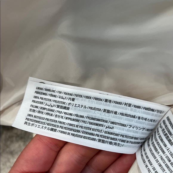 Women’s HOLLISTER Recycle Fill Cropped Cream* Puffer Vest - Picture 7 of 7